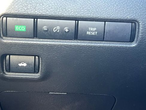 Used 2024 Nissan Sentra SV FWD image 25