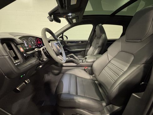 New 2026 Porsche Cayenne GTS AWD/4WD image 15
