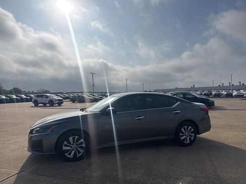 Certified 2025 Nissan Altima 2.5 S image 11