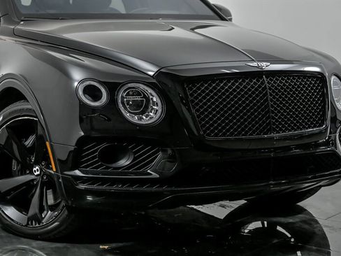 Used 2017 Bentley Bentayga image 2