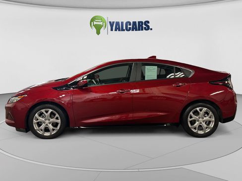 Used 2018 Chevrolet Volt Premier w/ Driver Confidence Package FWD image 2