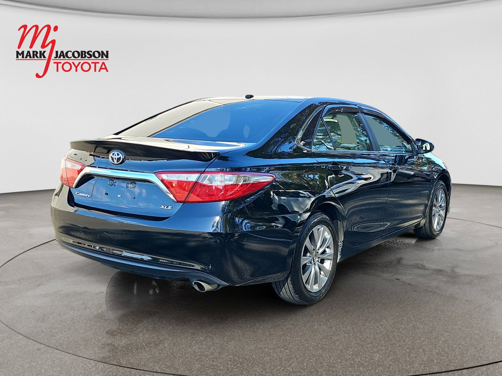 Used 2015 Toyota Camry XLE FWD image 8