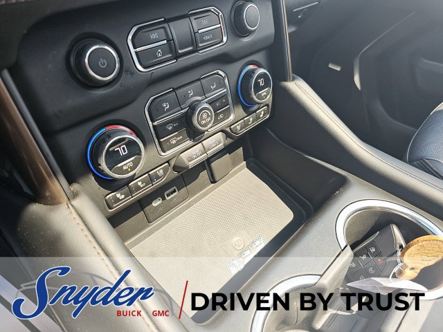 Used 2023 Chevrolet Suburban High Country AWD/4WD image 23