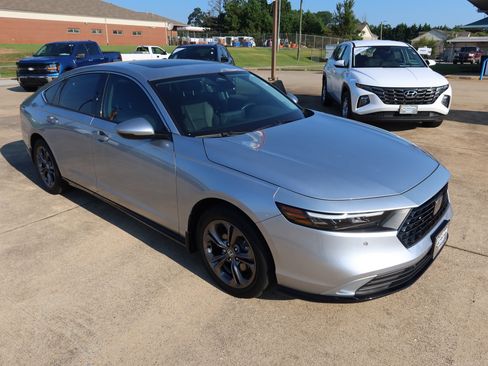Certified 2025 Honda Accord EX-L image 2
