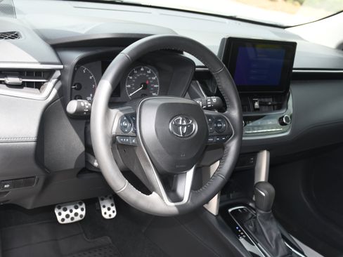 Used 2024 Toyota Corolla Cross LE image 8