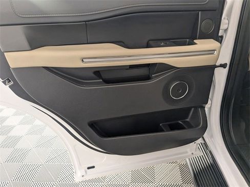 Used 2024 Ford Expedition Limited image 32