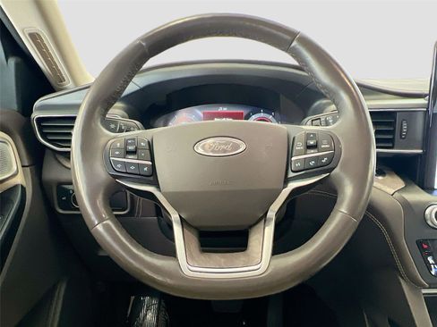 Used 2020 Ford Explorer Platinum w/ Premium Technology Package AWD/4WD image 18