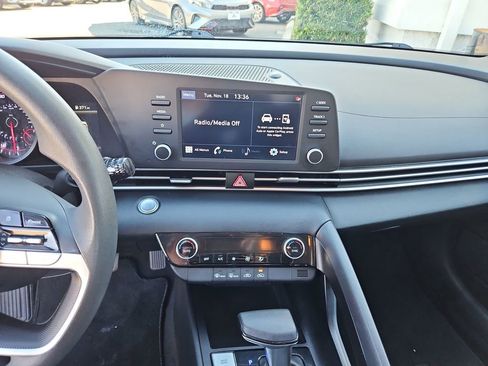 Used 2023 Hyundai Elantra SEL image 15