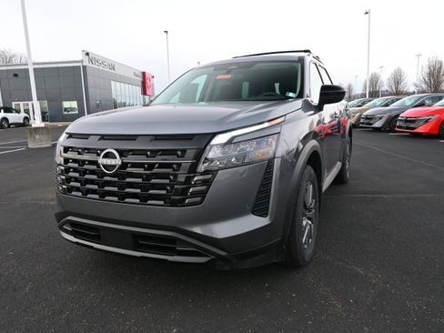 New 2026 Nissan Pathfinder SV image 4