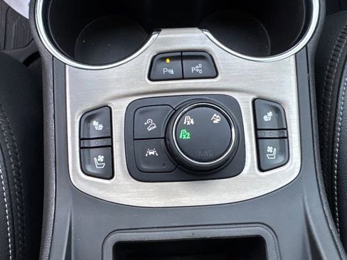 Used 2024 GMC Terrain Denali w/ Denali Premium Package image 17