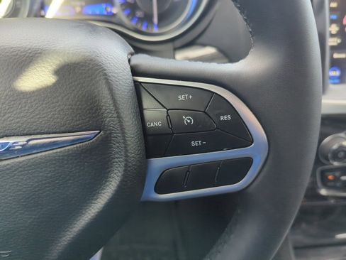 Used 2022 Chrysler 300 Touring w/ Sport Appearance Package image 17