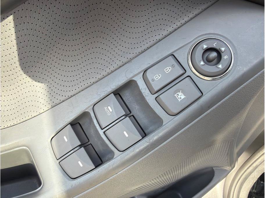 Used 2012 Hyundai Elantra Limited FWD image 8