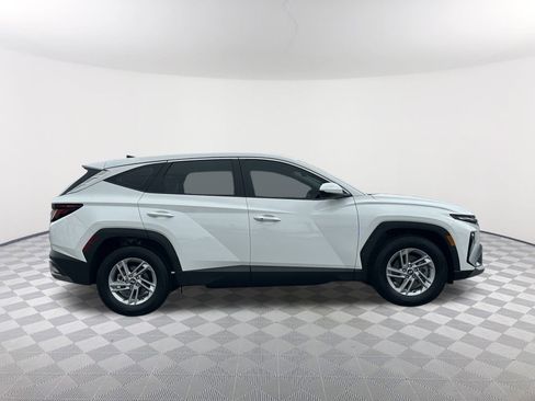 Used 2025 Hyundai Tucson SE image 6