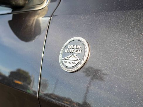 Used 2015 Jeep Grand Cherokee Limited w/ Trailer Tow Group IV image 9