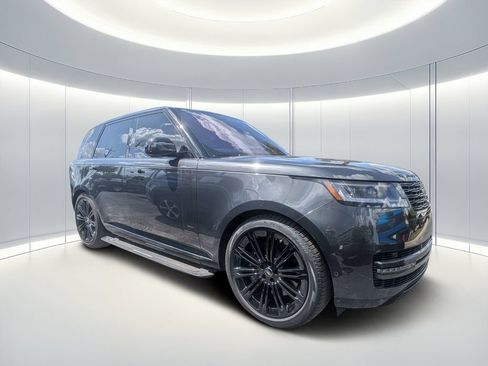 Used 2023 Land Rover Range Rover SE AWD/4WD image 2
