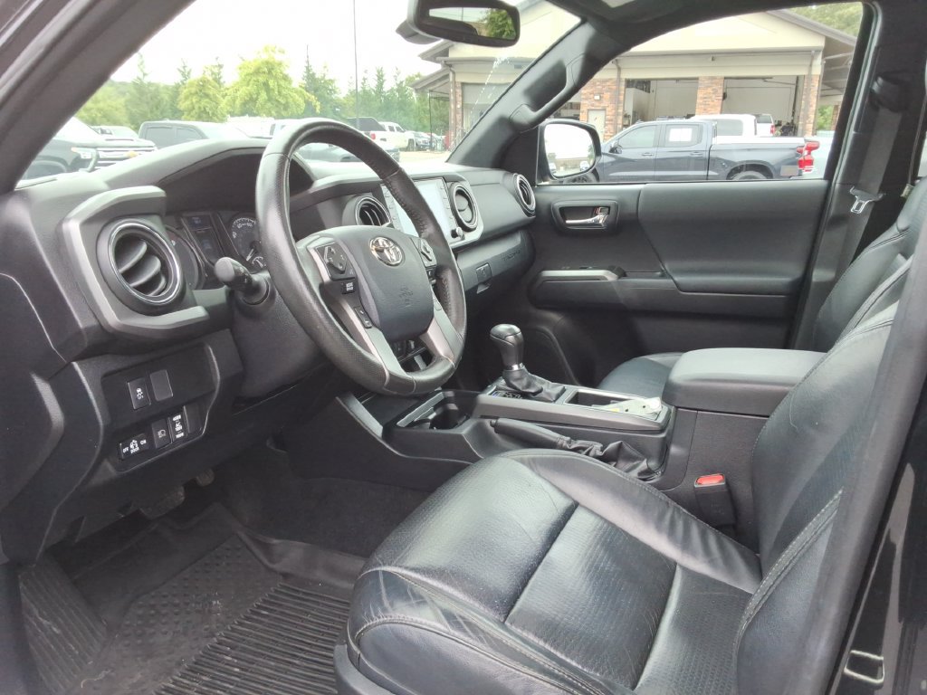 Used 2020 Toyota Tacoma TRD Off-Road w/ TRD Premium Off Road Package AWD/4WD image 21