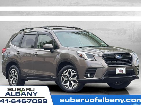 Used 2024 Subaru Forester Premium AWD/4WD image 1