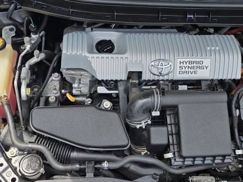 Used 2013 Toyota Prius V Five FWD image 38