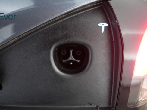 Used 2022 Tesla Model S AWD/4WD image 10