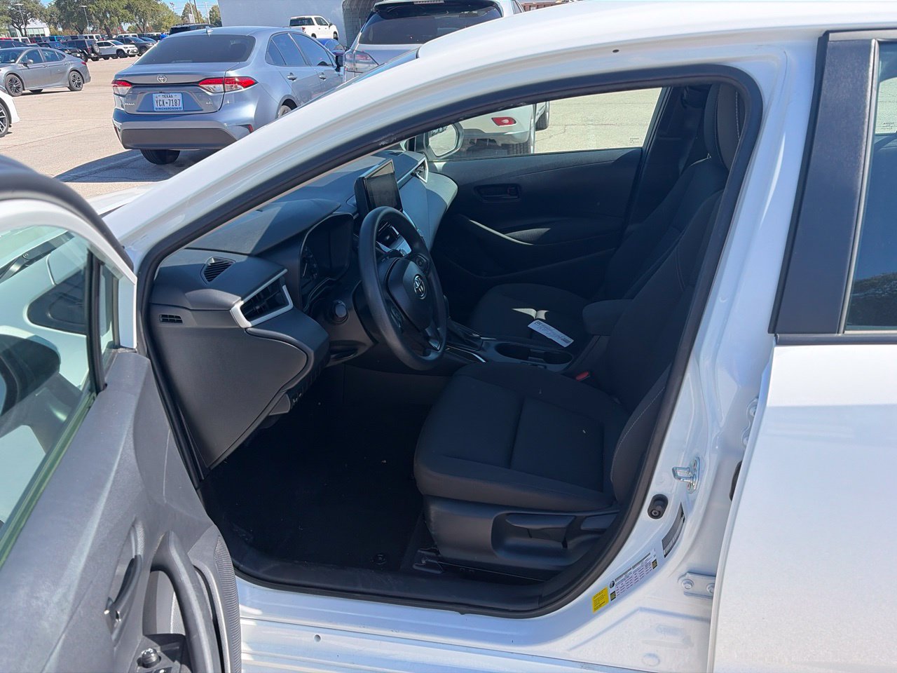 Used 2025 Toyota Corolla LE FWD image 13