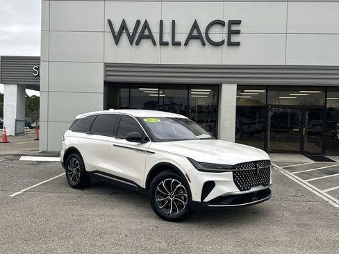 Certified 2024 Lincoln Nautilus Premier image 1