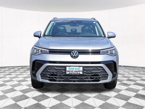 New 2025 Volkswagen Taos SE image 8