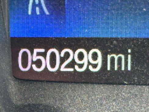 Used 2017 Ford Escape Titanium w/ Equipment Group 301A AWD/4WD image 13