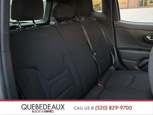 Used 2022 Jeep Renegade Latitude AWD/4WD image 26