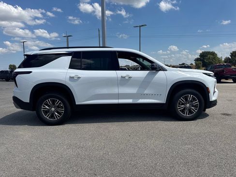 Used 2026 Chevrolet Traverse LT FWD image 7