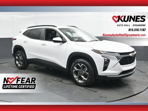 Used 2025 Chevrolet Trax LT w/ LT Convenience Package FWD image 1