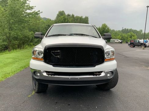 Used 2006 Dodge Ram 2500 Truck SLT AWD/4WD image 3