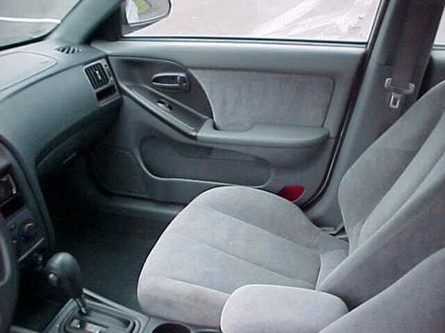 Used 2005 Hyundai Elantra GLS FWD image 9
