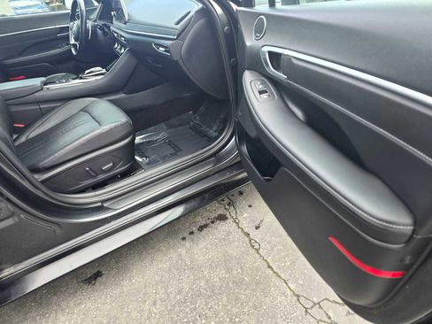 Used 2022 Hyundai Sonata Limited w/ Preferred Accessory Package image 10