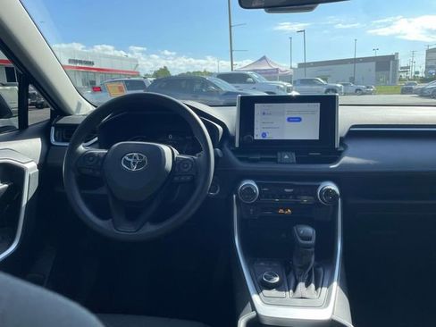 Used 2025 Toyota RAV4 XLE AWD/4WD image 14