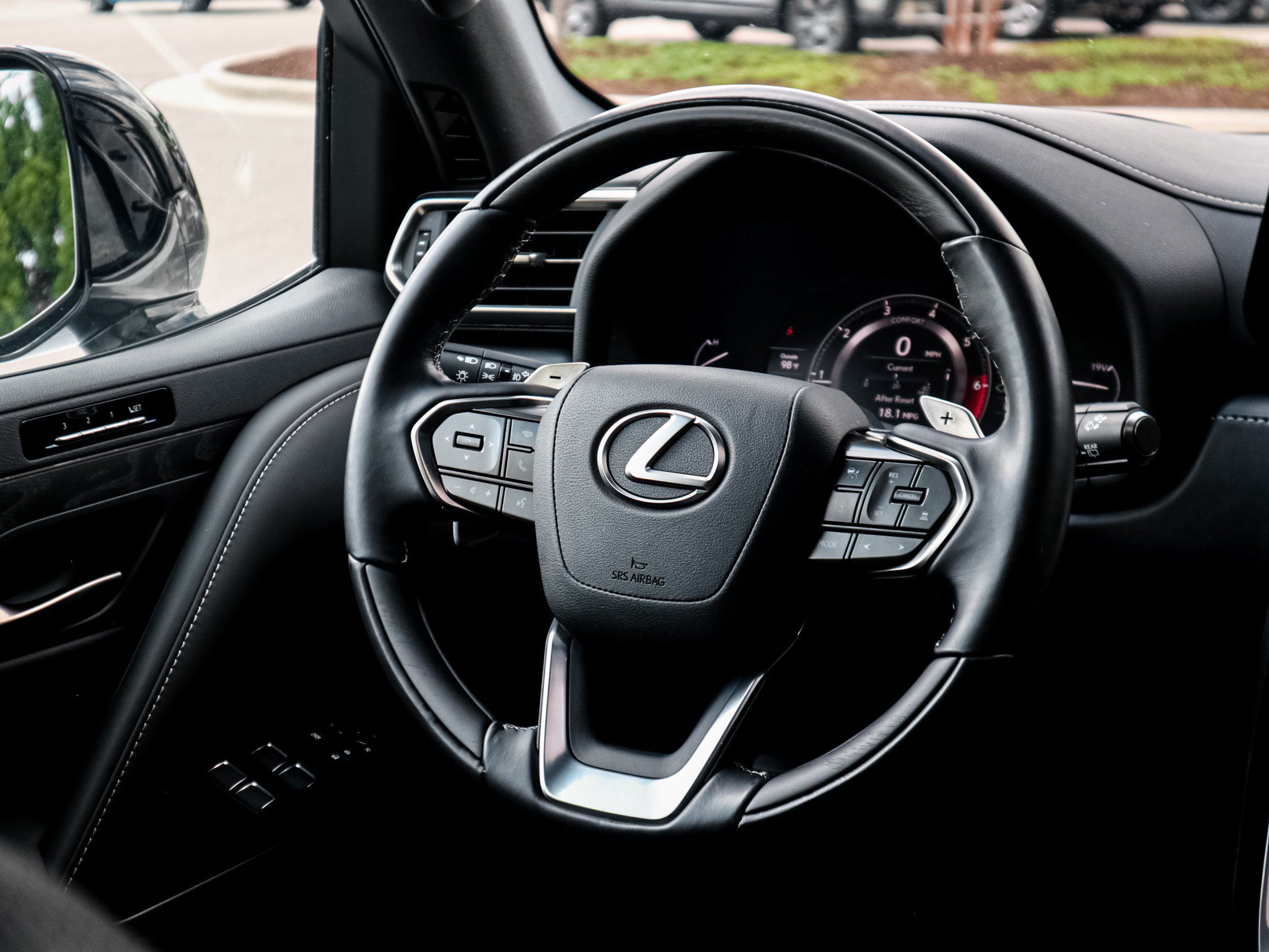 Used 2022 Lexus LX 600 4WD w/ Appearance Package image 18
