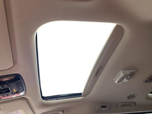 New 2026 Kia Carnival SX w/ SX Dark Edition Package FWD image 16