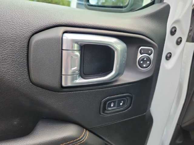 Used 2022 Jeep Wrangler Unlimited Sahara AWD/4WD image 28