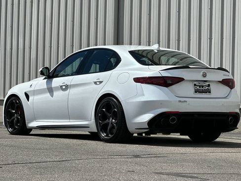 Used 2017 Alfa Romeo Giulia Quadrifoglio RWD image 6