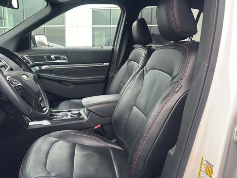 Used 2019 Ford Explorer Sport image 19