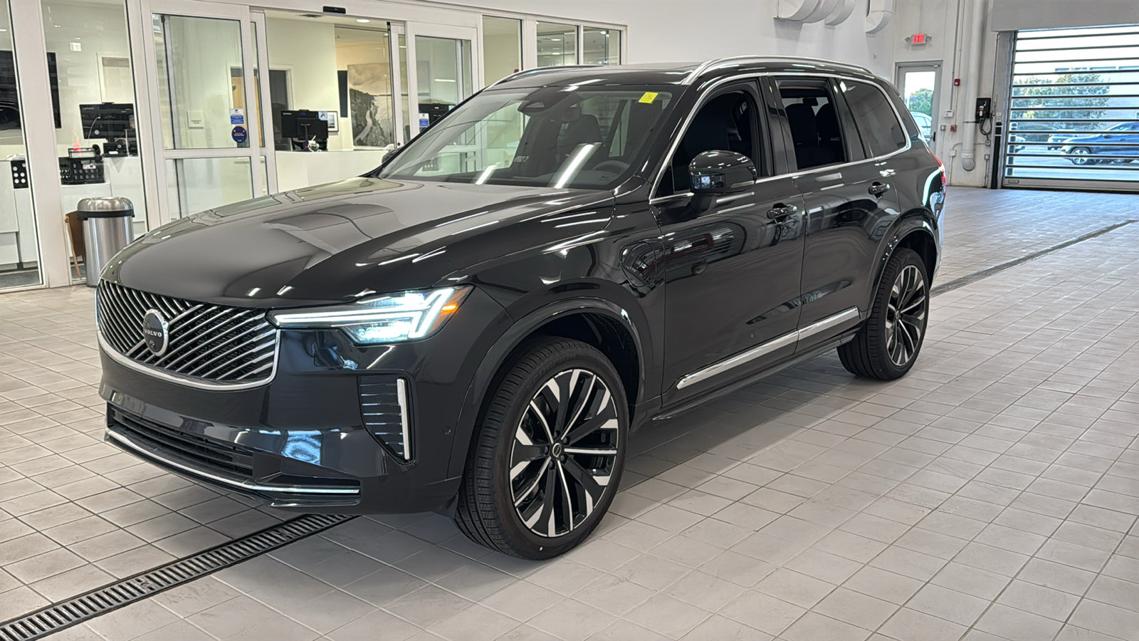 New 2026 Volvo XC90 T8 Plus w/ Protection Package AWD/4WD image 9