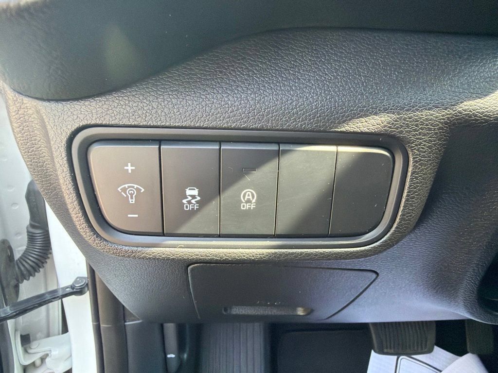 Used 2024 Kia Soul LX w/ Option Group 015 FWD image 14