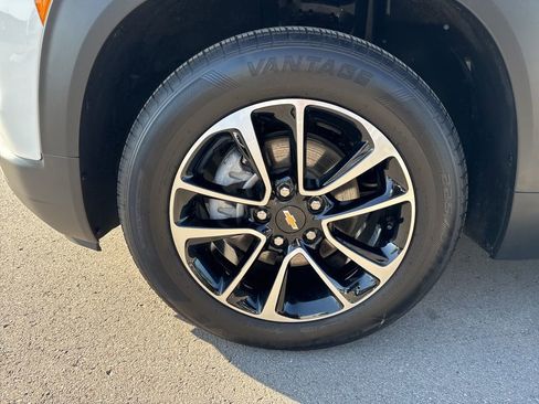 Used 2025 Chevrolet TrailBlazer LT FWD image 29