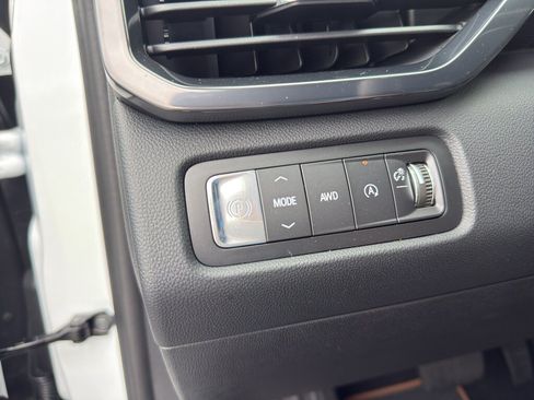 Used 2026 GMC Acadia AT4 w/ Luxury Package AWD/4WD image 17