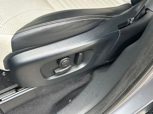 Used 2021 Land Rover Discovery S R-Dynamic image 31