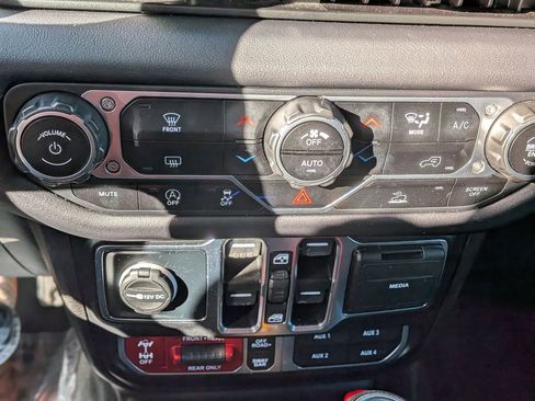 Used 2024 Jeep Wrangler Unlimited Rubicon image 29