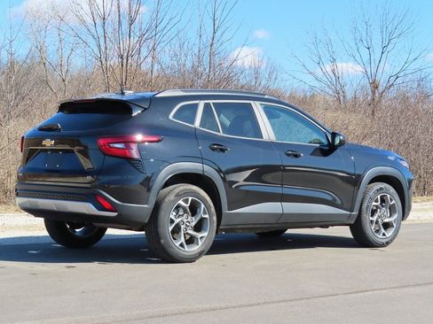 Certified 2025 Chevrolet Trax LT image 3