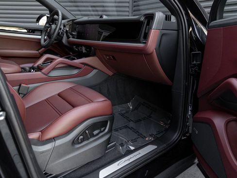 New 2026 Porsche Cayenne Coupe image 36