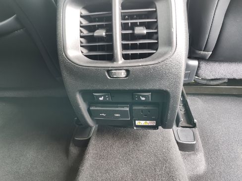 Used 2019 Jeep Cherokee Overland AWD/4WD image 22