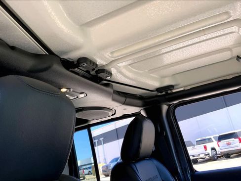 Used 2020 Jeep Gladiator Overland image 14