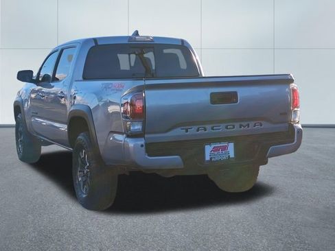 Used 2020 Toyota Tacoma TRD Off-Road w/ Technology Package image 5